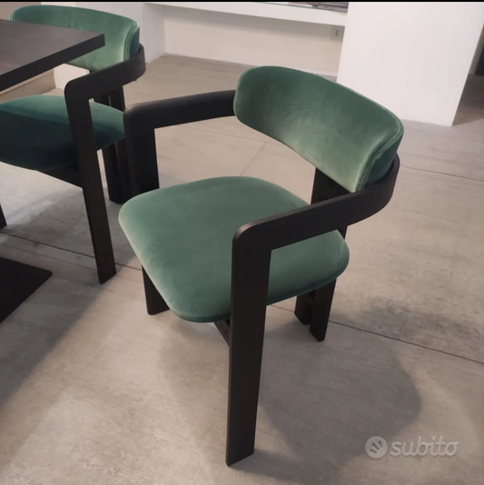 0414 Poltroncina cm 57x52x75h legno tinto nero poro aperto, velve