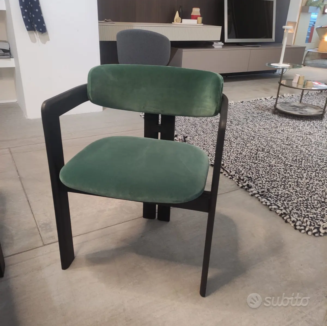 0414 Poltroncina cm 57x52x75h legno tinto nero poro aperto, velve