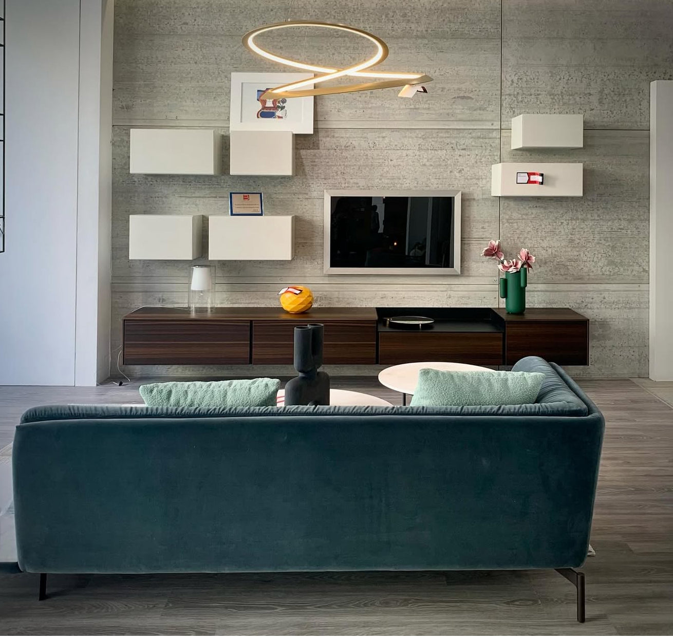 Selected Variant Image