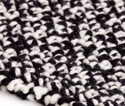 ESPACIO GARDEN WAAN BLACK AND WHITE